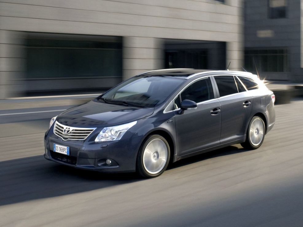 Toyota Avensis 2011 универсал