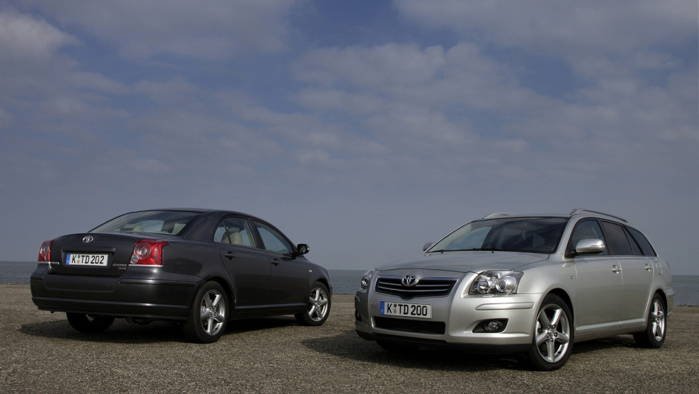 Toyota Avensis 2 поколения