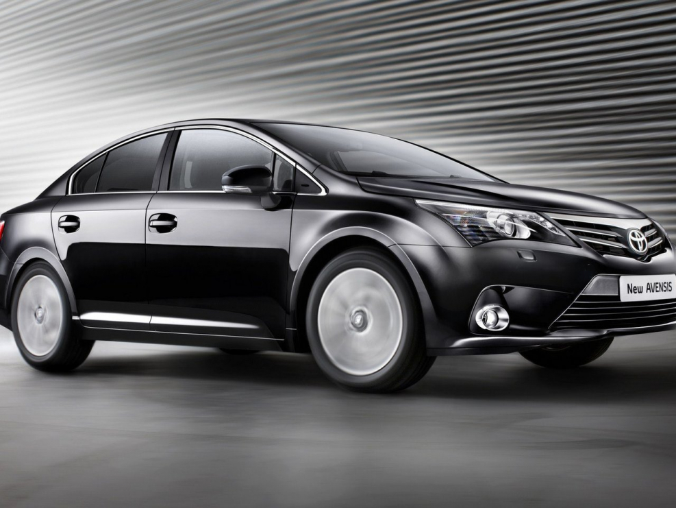 Toyota Avensis 2012 седан