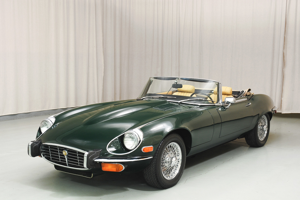 Старомодный кабриолет Ягуар XK k100