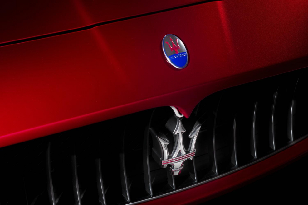 Maserati надпись