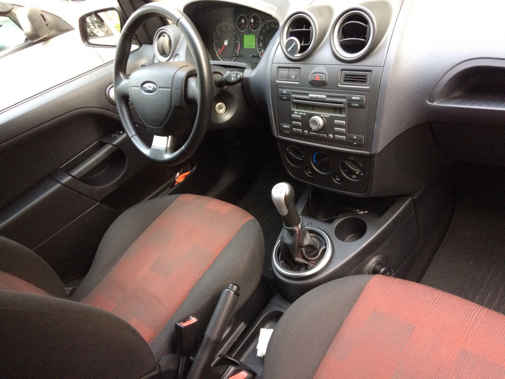 Ford Fiesta 2007 салон
