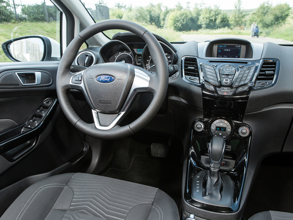 Ford Fiesta 2015 салон