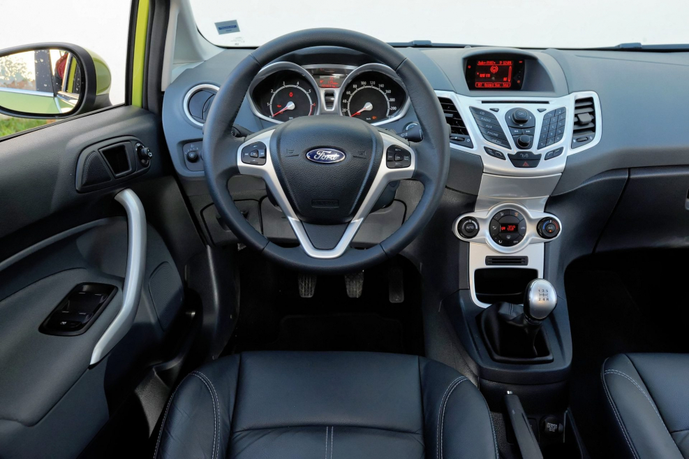 Ford Fiesta mk6 салон