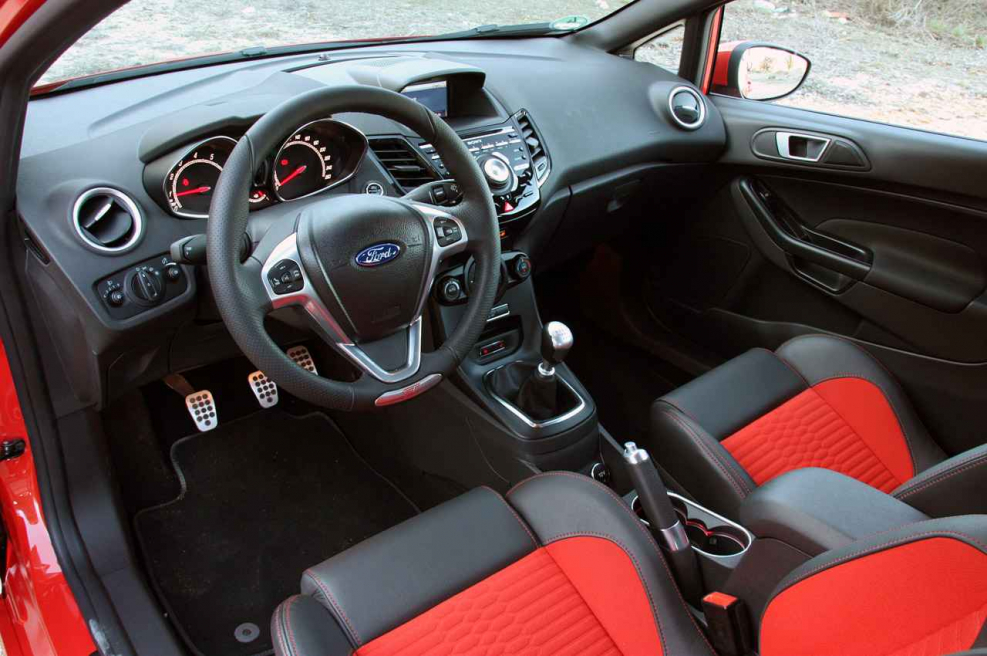 Ford Fiesta St 2008 салон