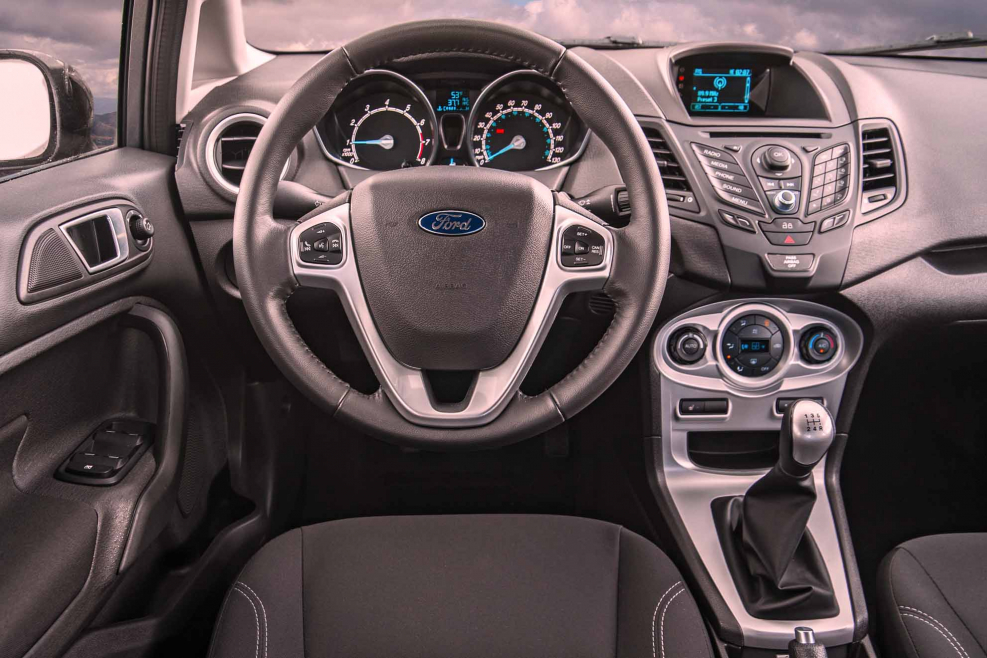 Ford Fiesta 2015 салон