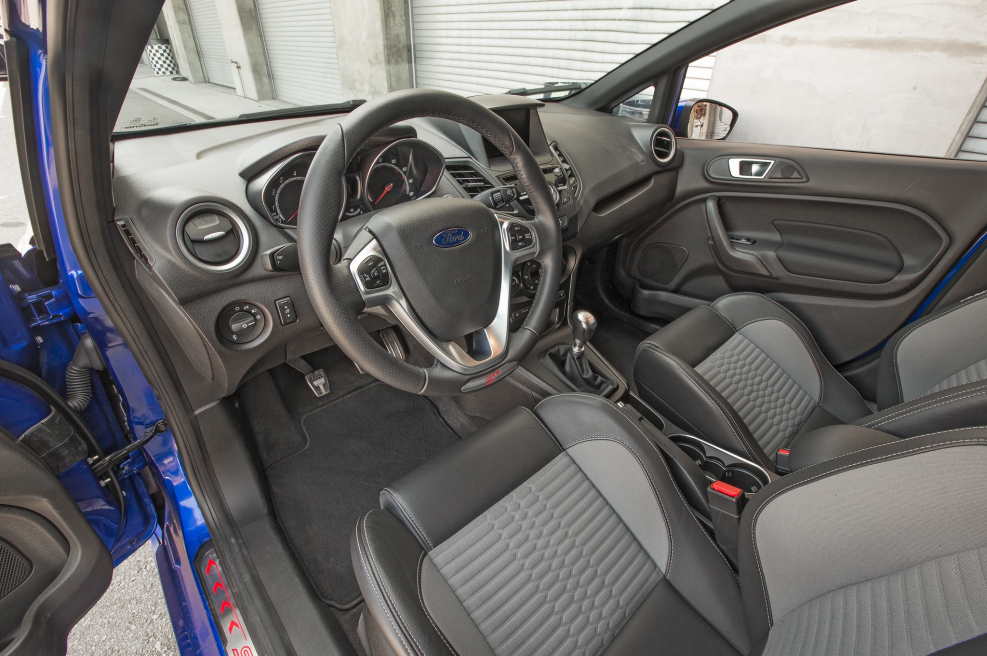 Ford Fiesta 2015 салон