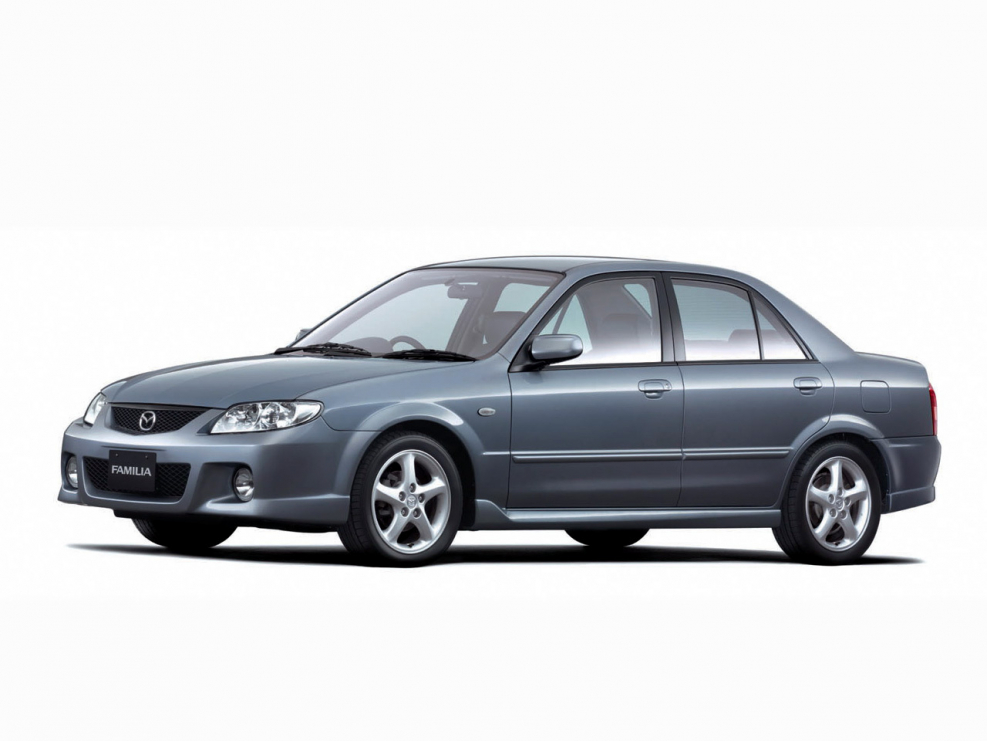 Mazda familia 2002 седан белый
