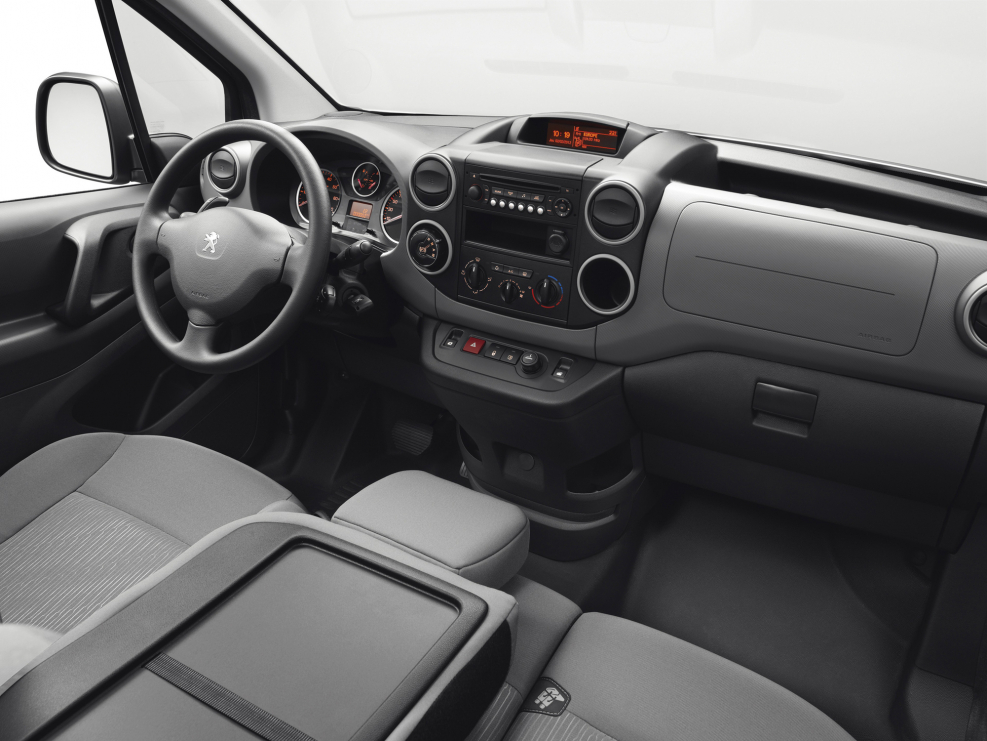Peugeot partner 2012 салон
