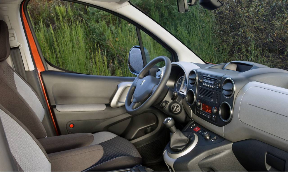 Peugeot partner 2012 салон