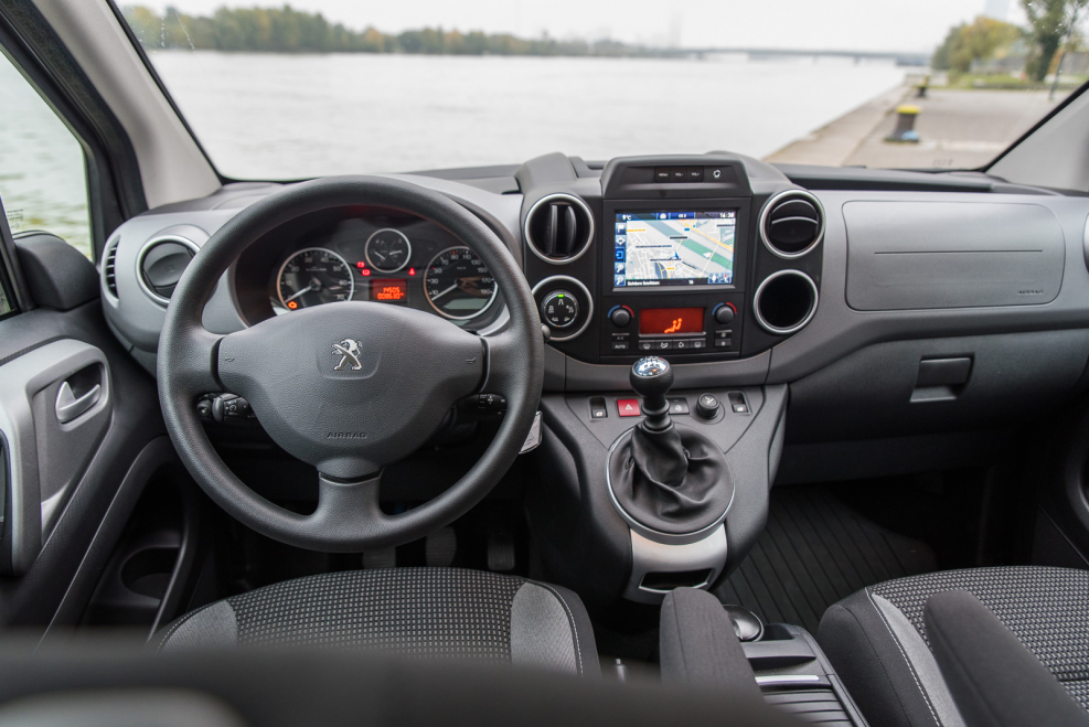 Peugeot partner Tepee салон