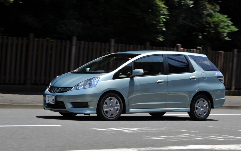 Honda Fit Shuttle Hybrid 2015