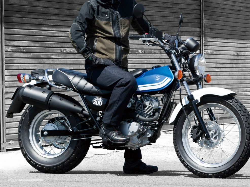 Suzuki van van 200 2017