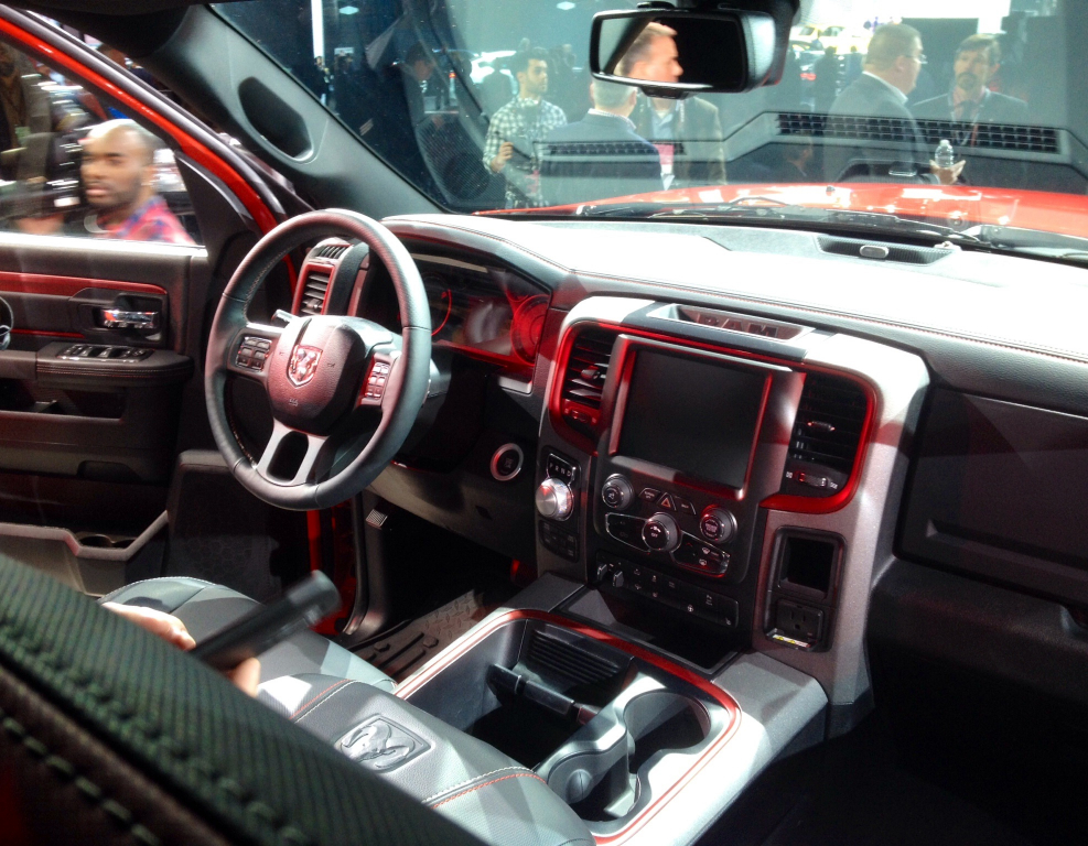 Dodge Nitro интерьер