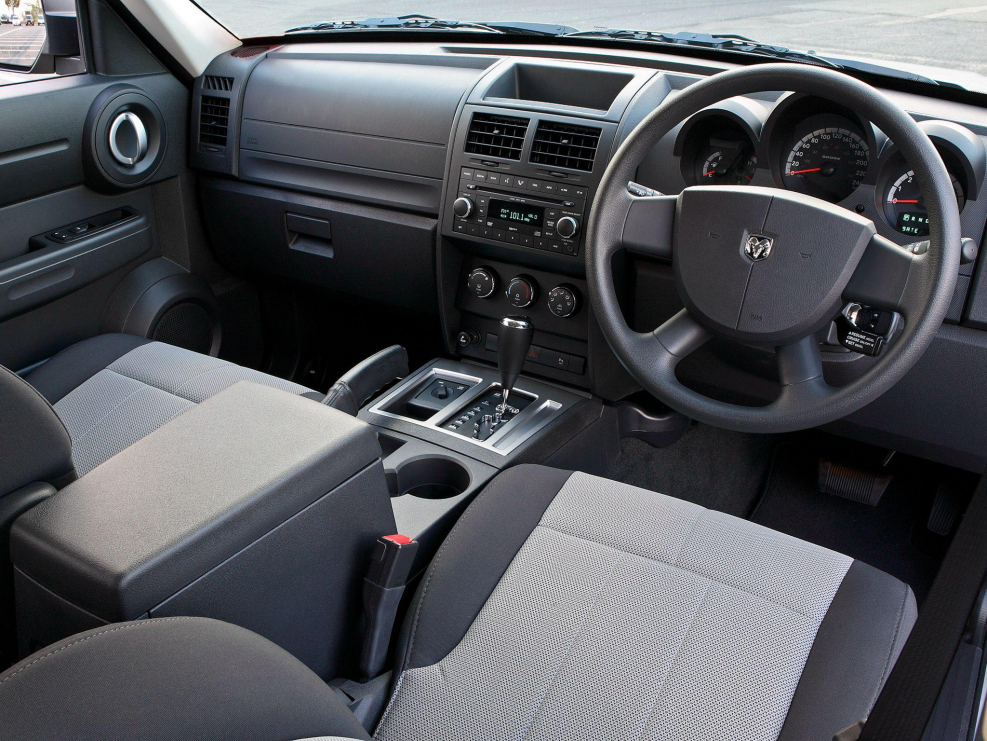 Dodge Nitro 2007 сиденья