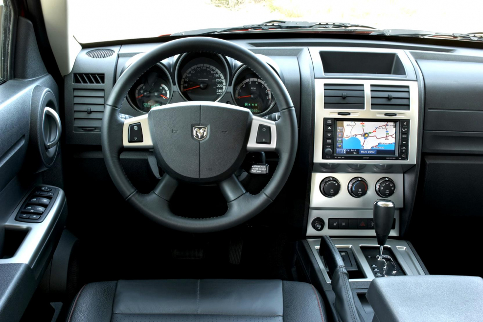 Dodge Nitro 2007 салон