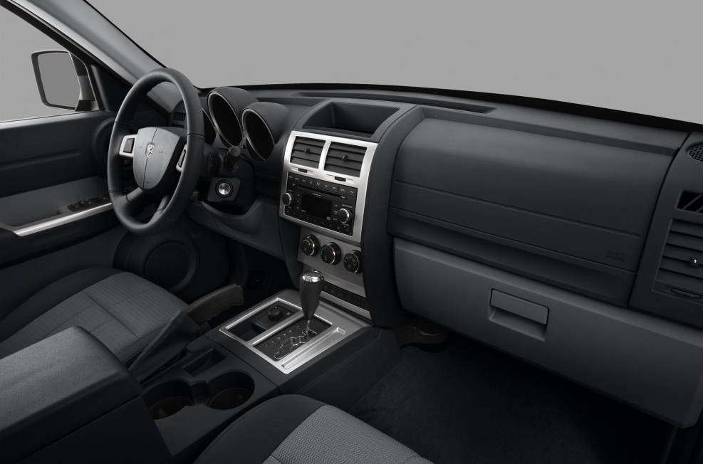 Dodge Nitro 2008 салон