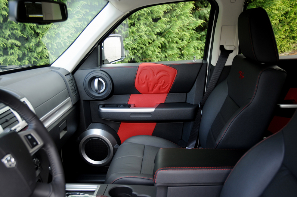 Dodge Nitro интерьер