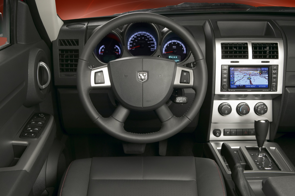 Dodge Nitro 2008 салон