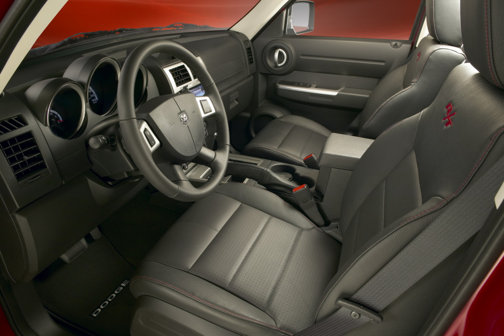 Dodge Nitro 2007 салон
