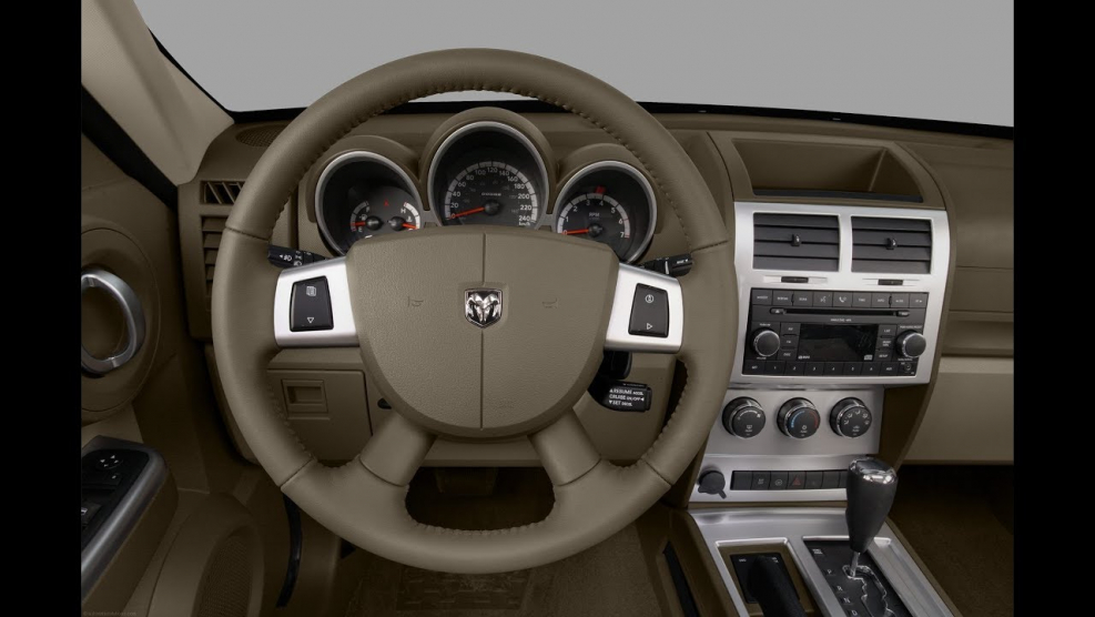 Dodge Nitro 2007 салон