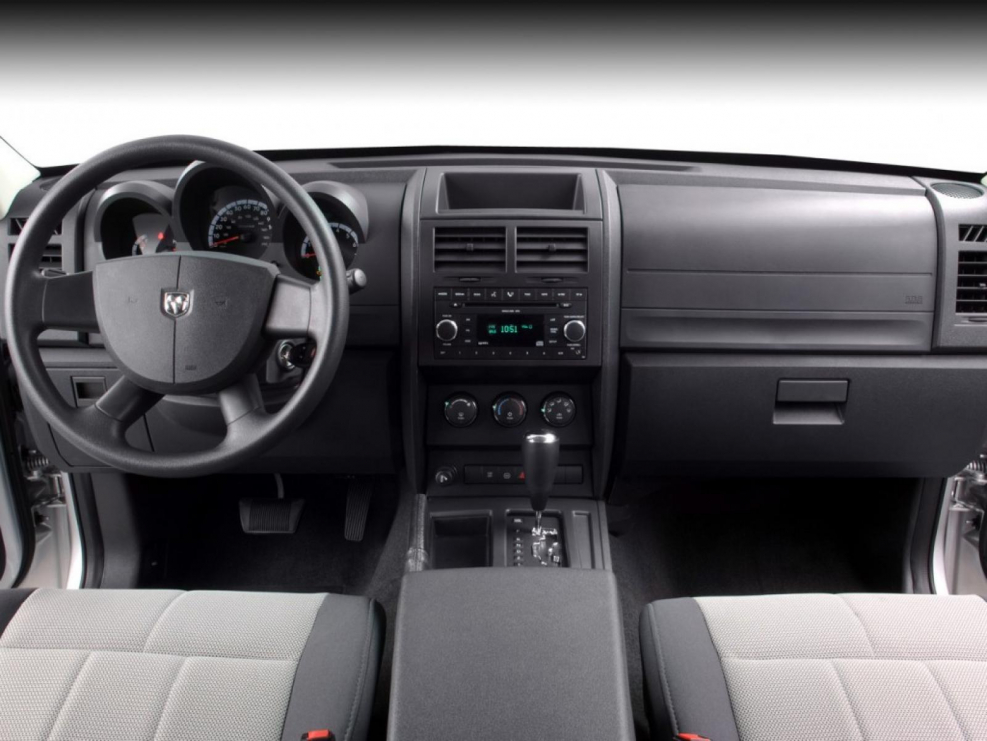 Dodge Nitro Interior