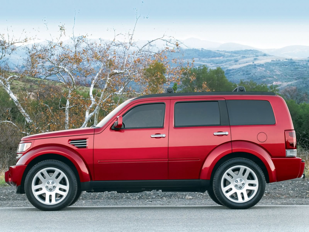 Dodge Nitro салон сзади