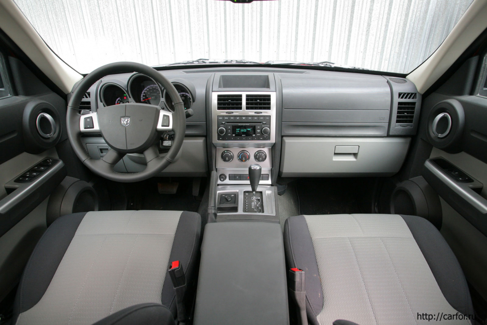 Dodge Nitro 2008 салон