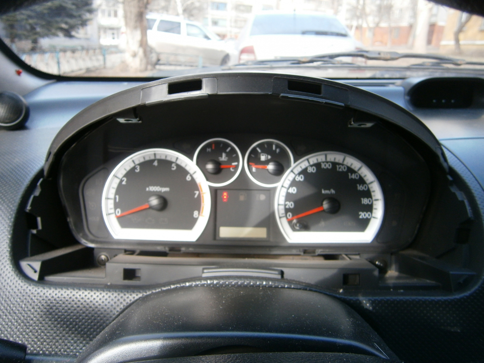 Chevrolet Aveo 2007 1.2 приборная панель