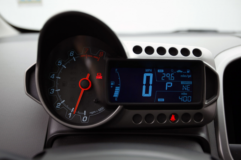 Chevrolet Aveo приборная панель