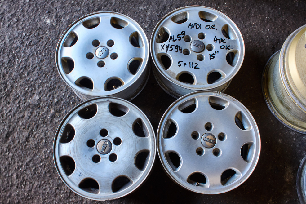 Audi a4 8k0601025