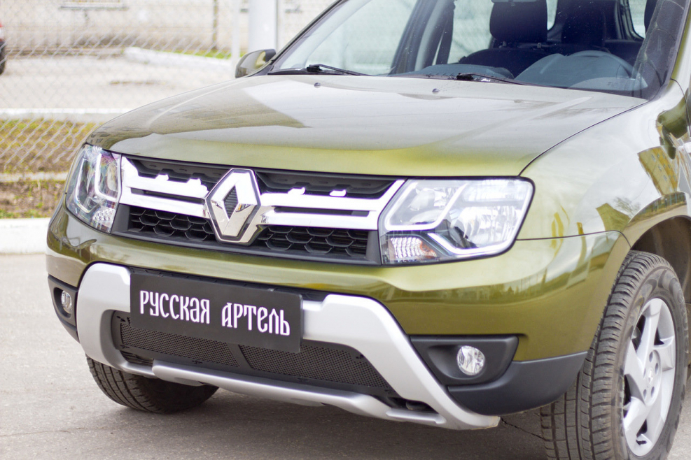Решетка переднего бампера Renault Duster 2015