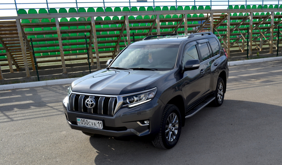 Toyota Land Cruiser Prado 2020 серый