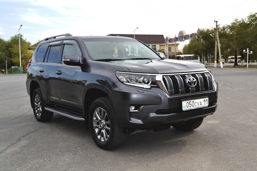 Toyota Land Cruiser Prado 2020 серый
