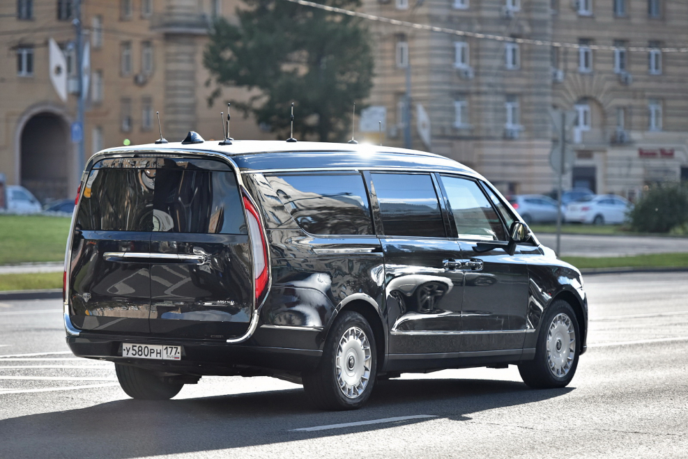 Аурус автомобиль минивэн Арсенал