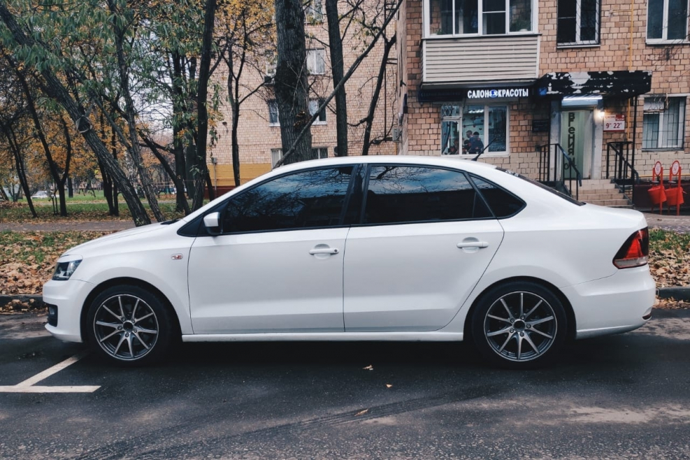 Polo sedan r17