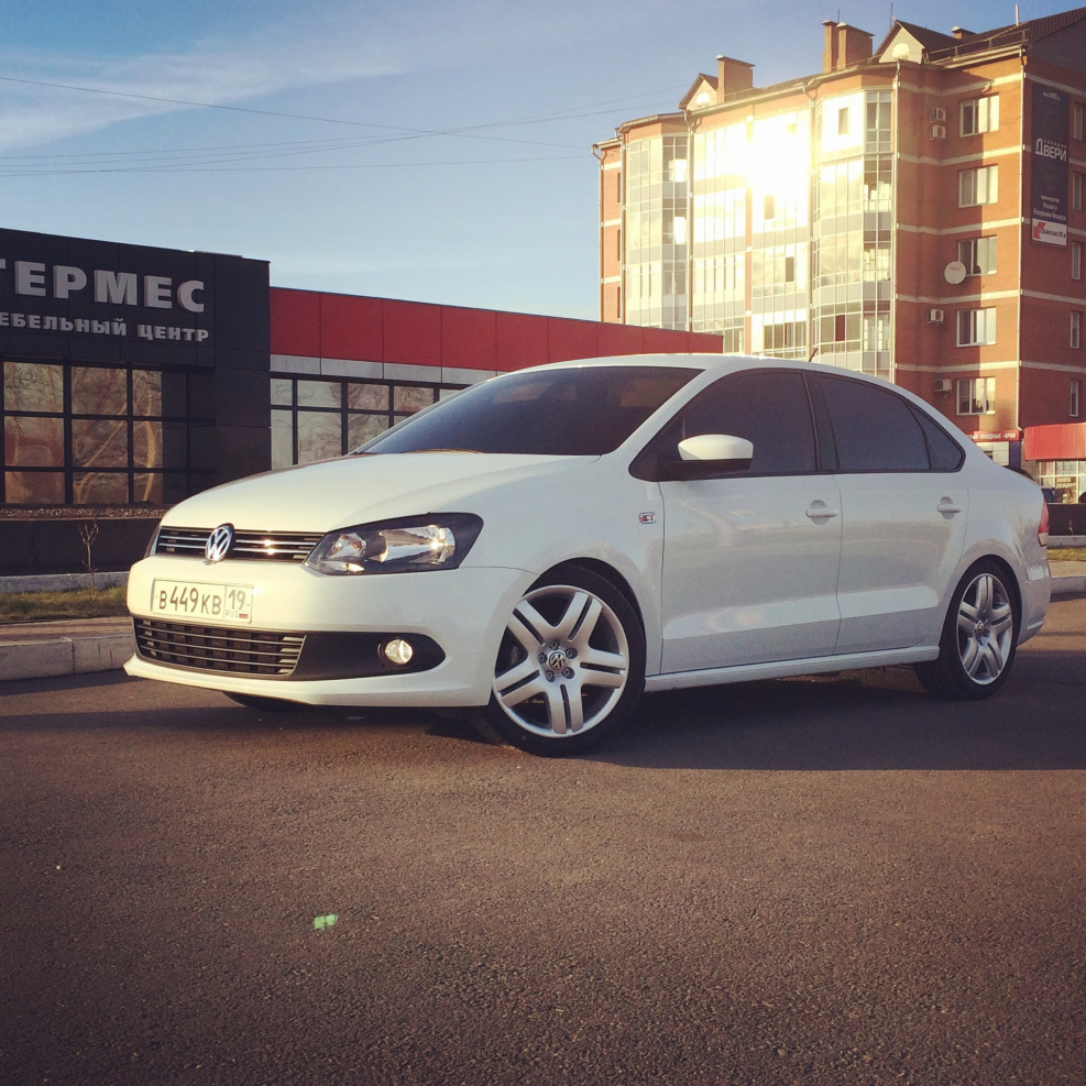VW Polo sedan на 17 long Beach