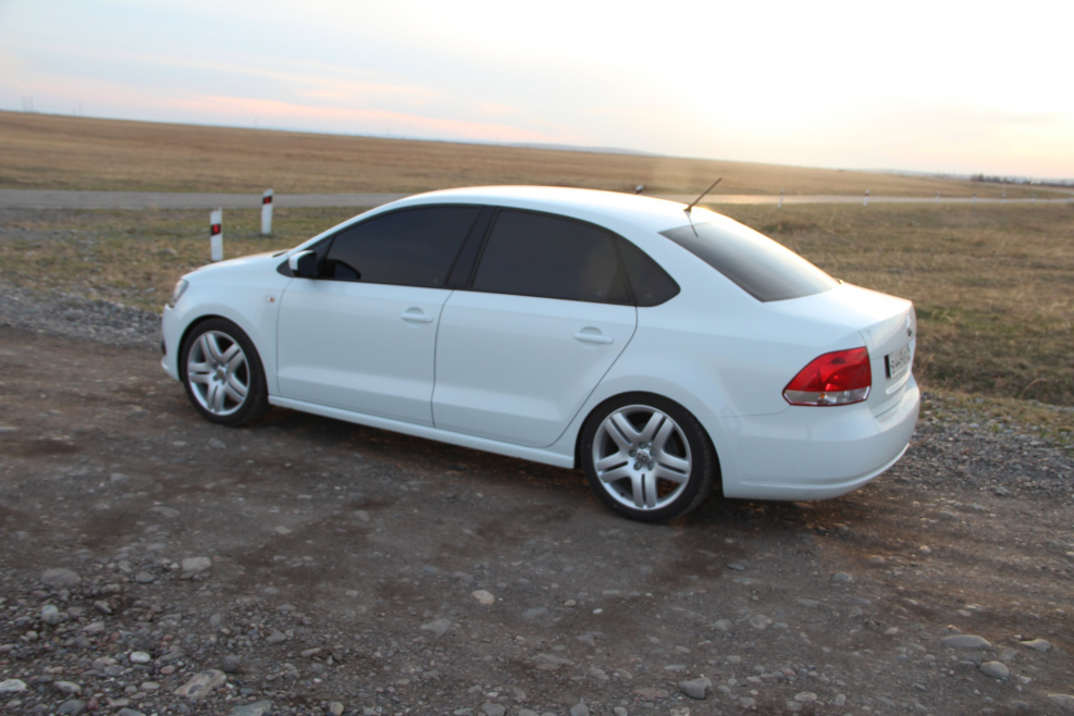 Volkswagen Polo long Beach r17