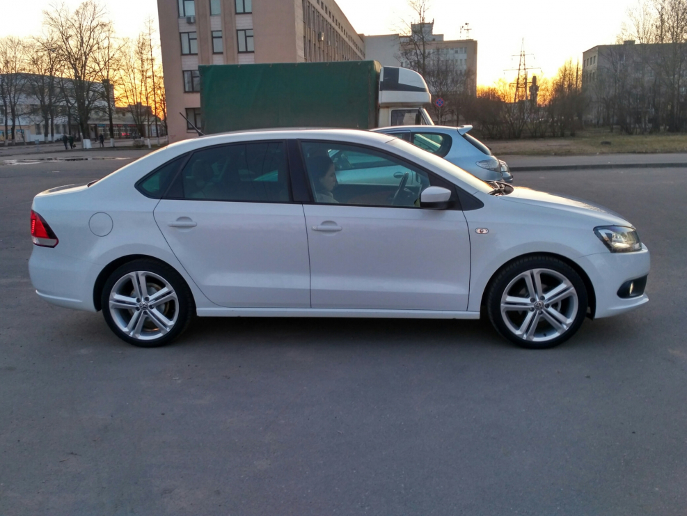 VW Polo sedan r17
