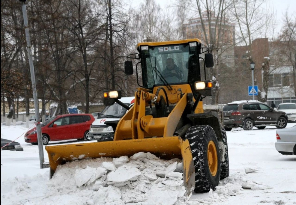 Фронтальный погрузчик SDLG 936 уборка снега