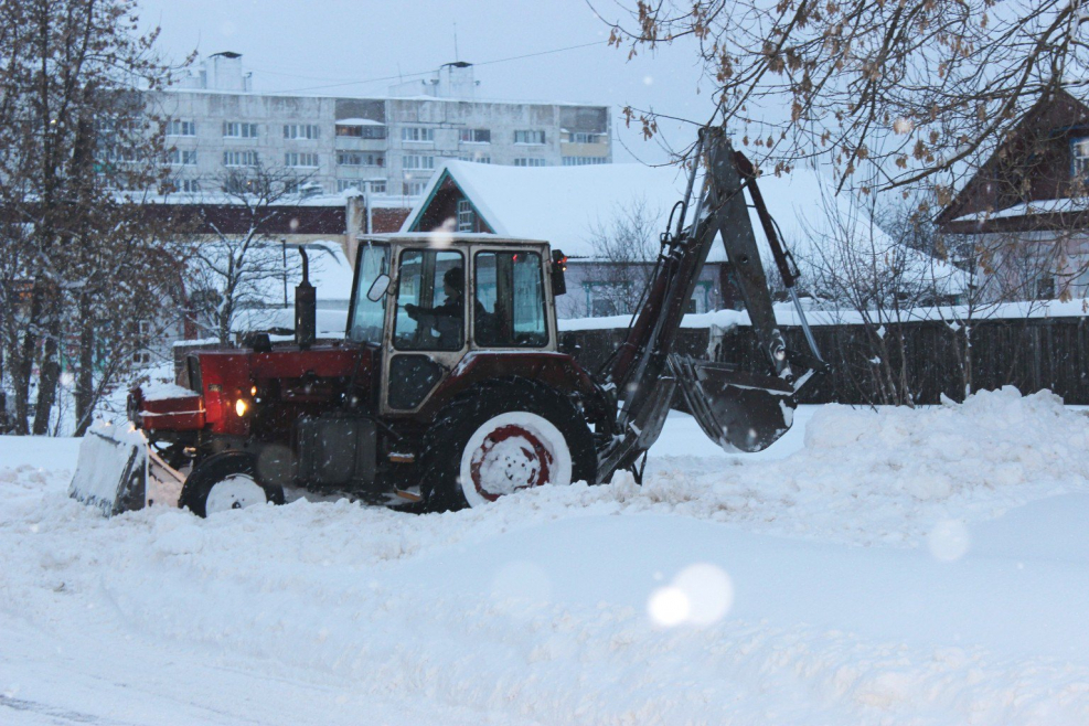 Мини погрузчик John Deere уборка снега