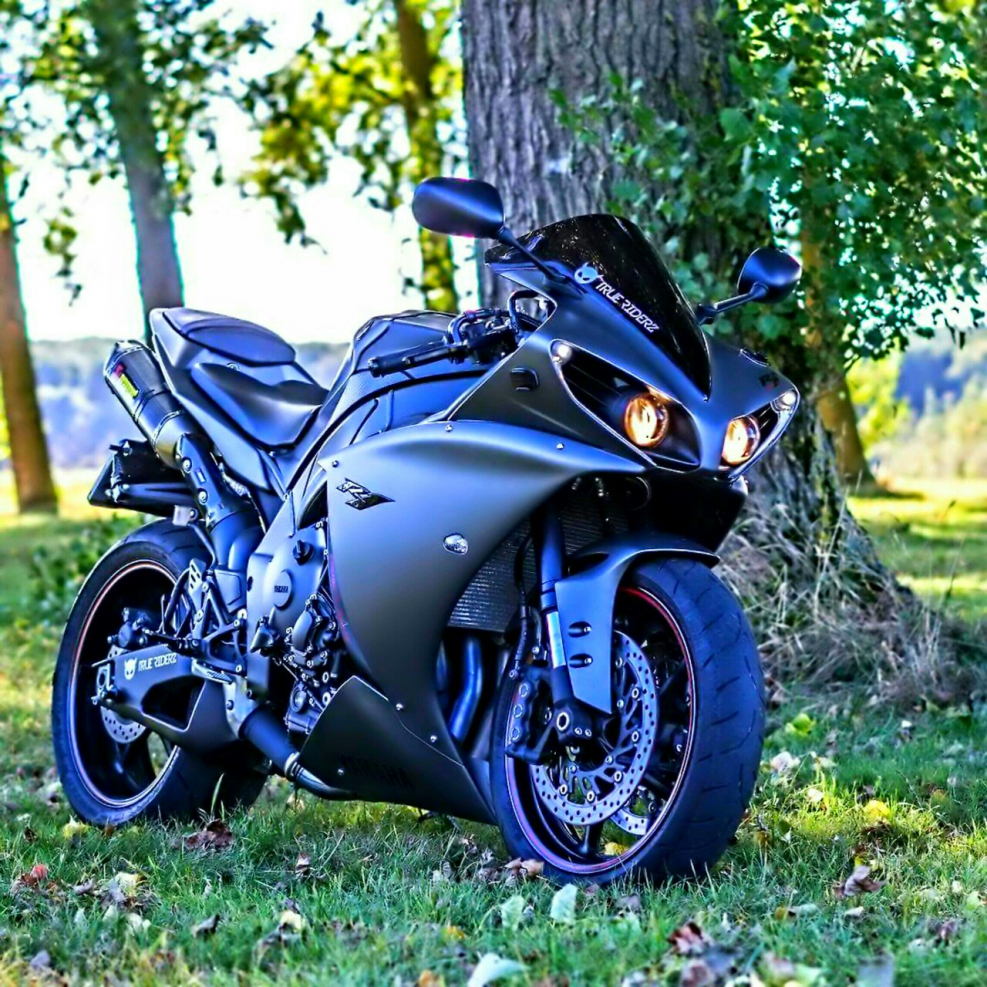 Спортбайк Yamaha r1