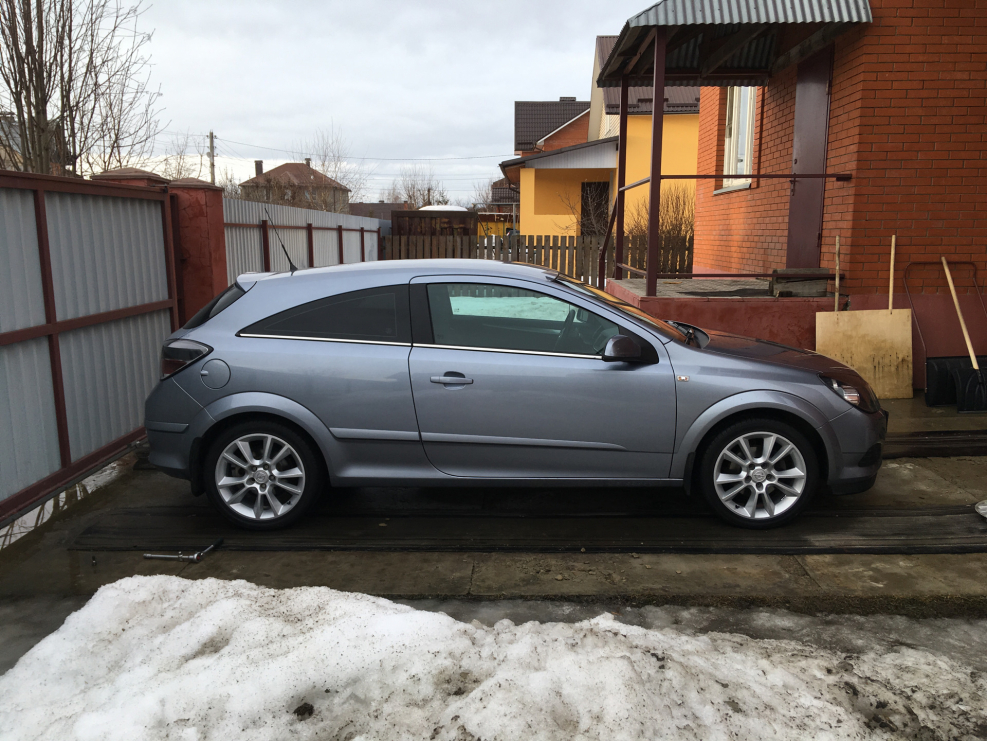 Opel Astra h GTC r17