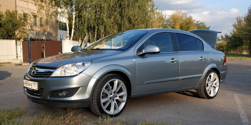 Opel Astra h на r19 Dynamic