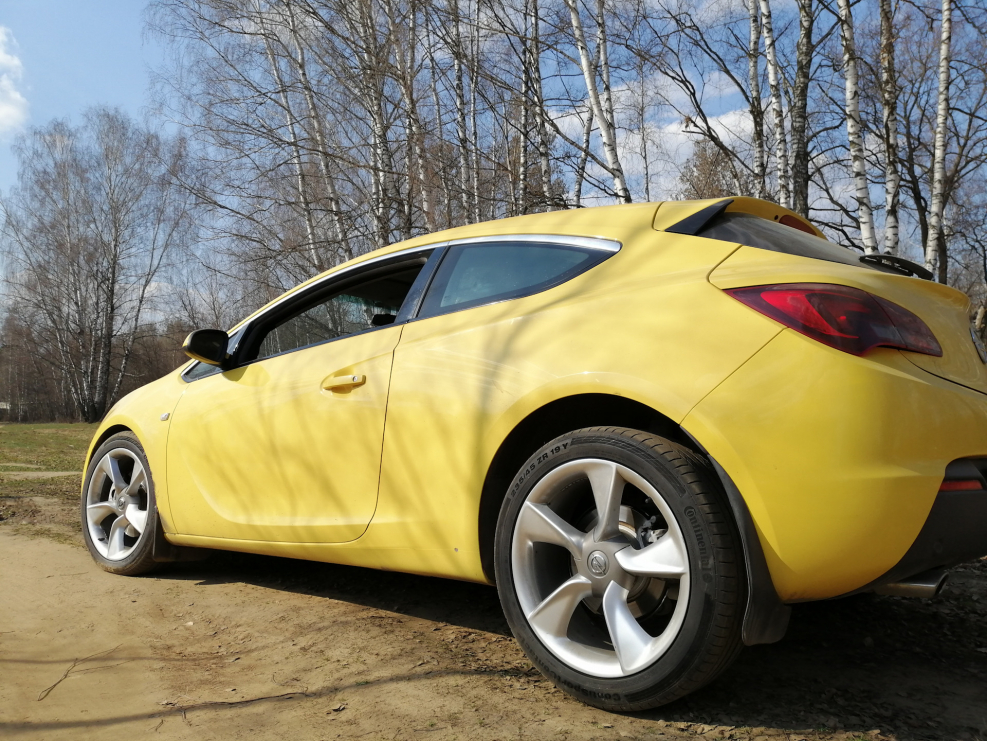 Opel Astra j GTC на 19 дисках