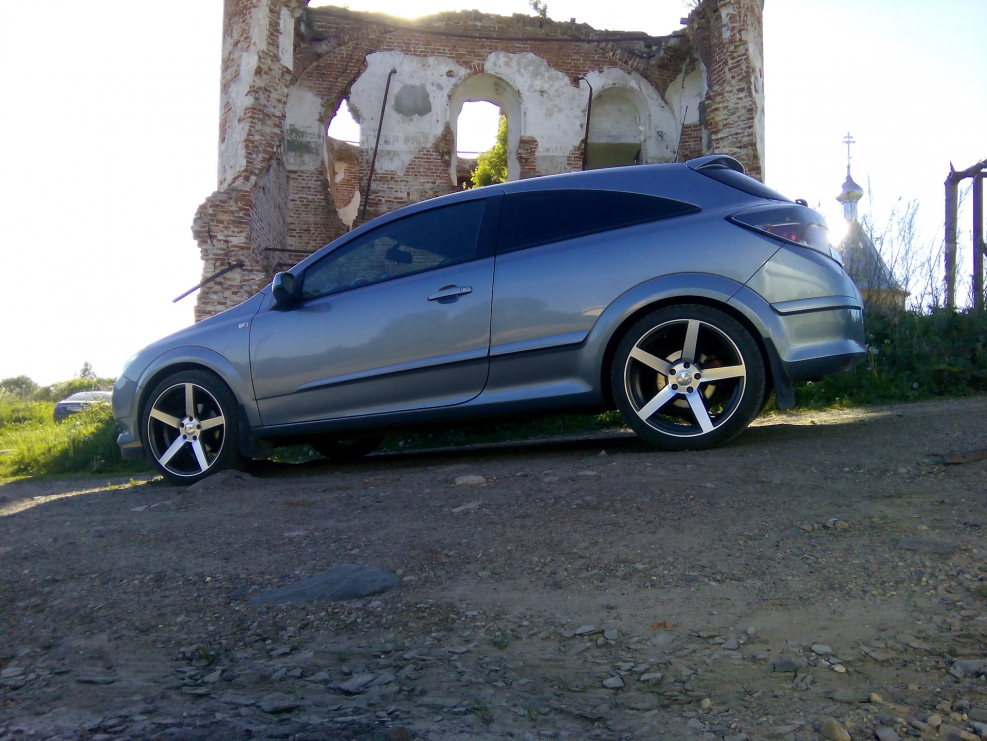 Opel Astra GTC 2008 r18
