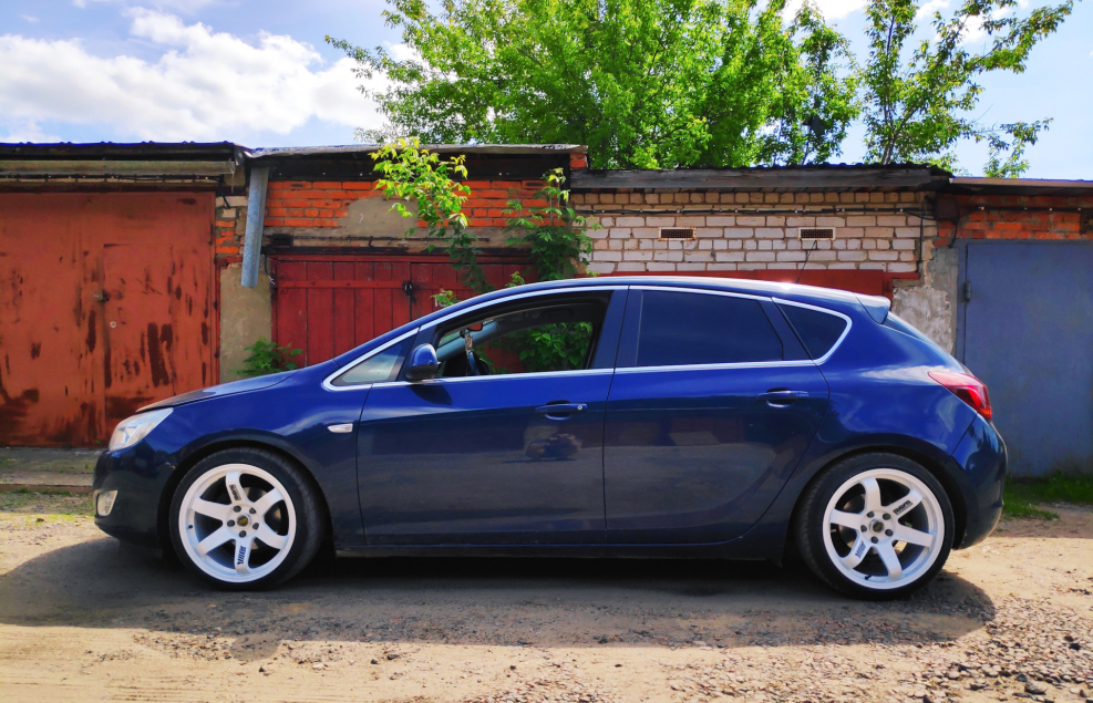 Opel Astra j r18