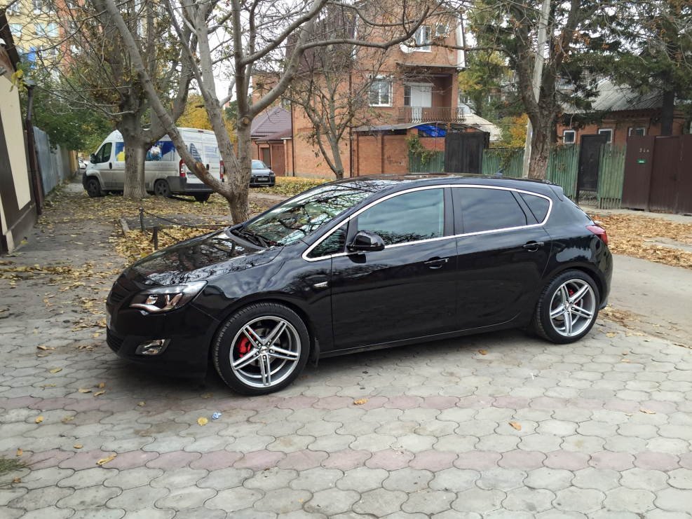 225/45 R18 Opel Astra j