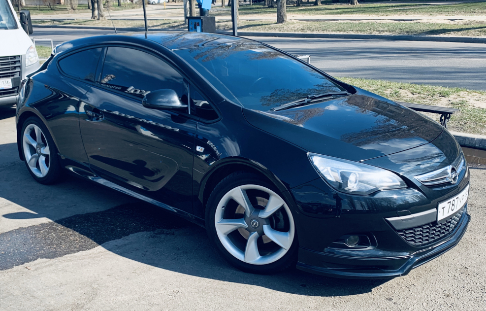 Opel Astra GTC Black
