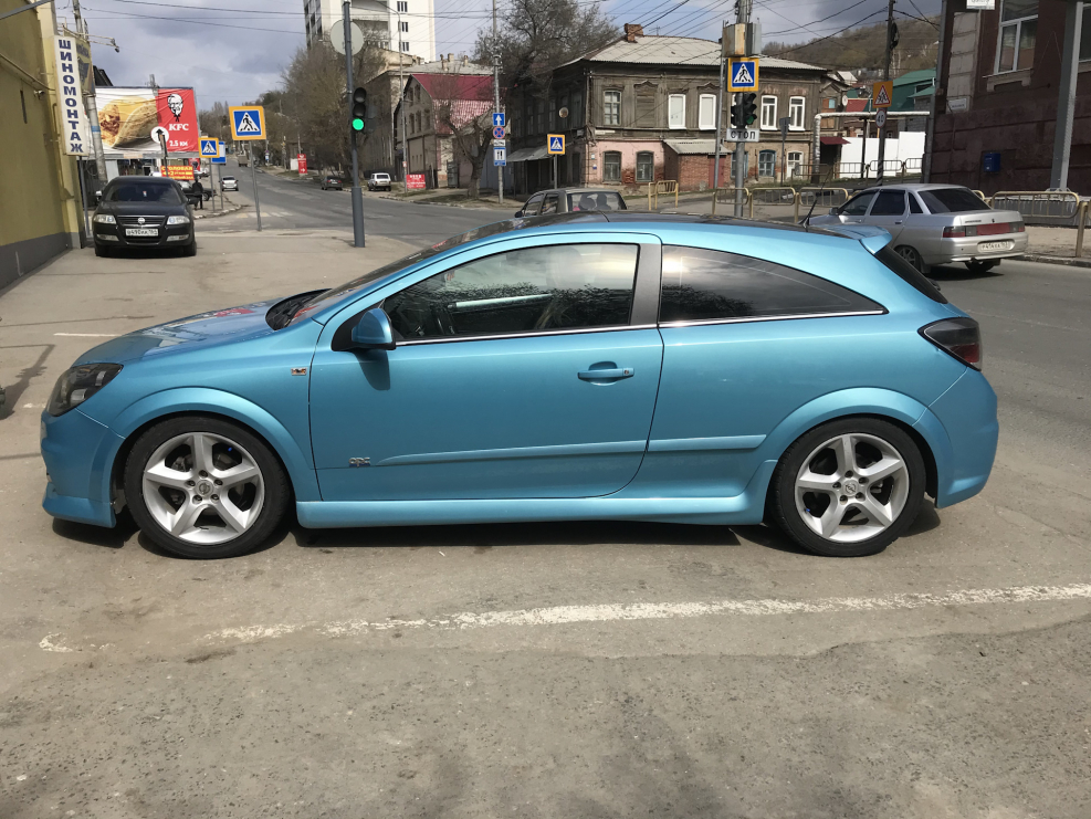Opel Astra h GTC r17